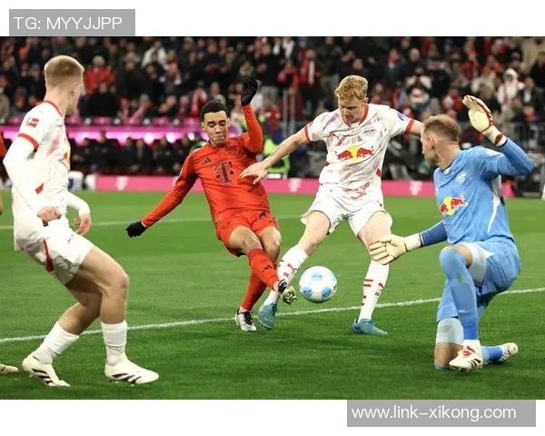 基米希回顾十年拜仁历程感慨与同一教练共迎新赛季的珍贵体验 基米希回顾十年拜仁历程感慨与同一教练共迎新赛季的珍贵体验