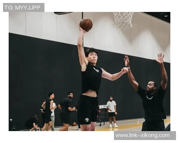 杨瀚森防守表现不佳面对挡拆和波斯特三分显得犹豫不决