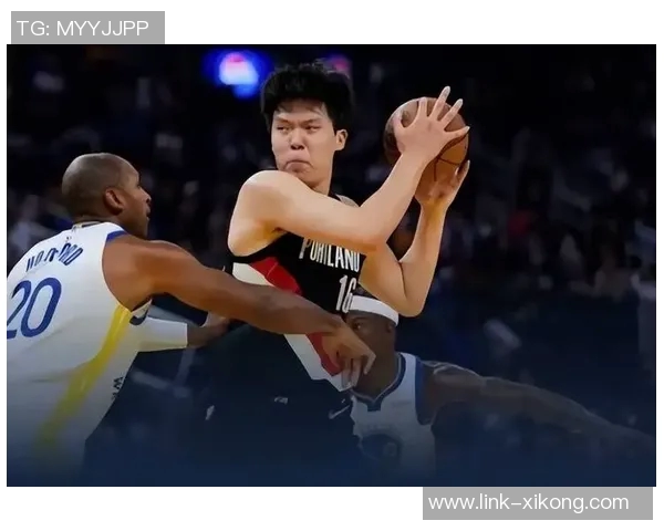 杨瀚森防守表现不佳面对挡拆和波斯特三分显得犹豫不决