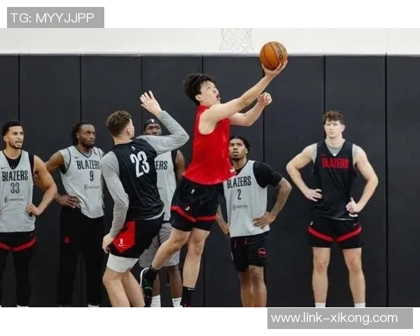 杨瀚森与克林根联手打造内线防线共同提升球队竞争力