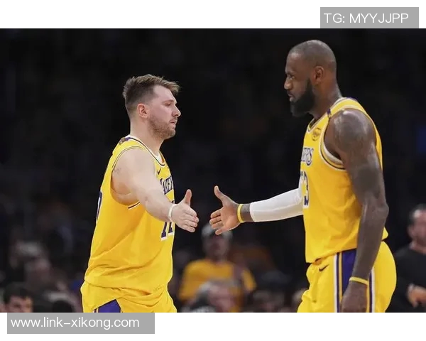 东契奇称詹姆斯虽缺席训练但分享经验对球队帮助巨大 东契奇称詹姆斯虽缺席训练但分享经验对球队帮助巨大