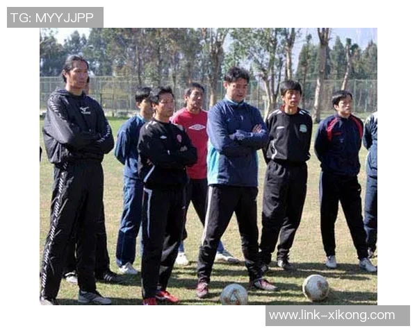 塞尔维亚教练团队深入绿军学习提升球员服务与教练协作效率