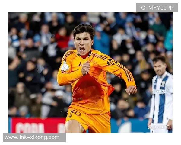 贡萨洛加西亚盛赞阿隆索为顶尖教练并坦言C罗是自己心中的偶像