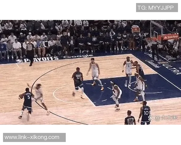 爱德华兹精彩突破拉杆换手上篮展现超强观赏性引发全场欢呼 爱德华兹精彩突破拉杆换手上篮展现超强观赏性引发全场欢呼