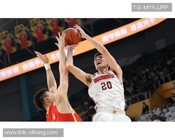 文班在CBA首节遭遇重创五次失误三次犯规表现不佳引发热议