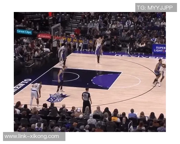 加尔扎强调快节奏与专注并重打造聪明拼抢积极的篮球风格