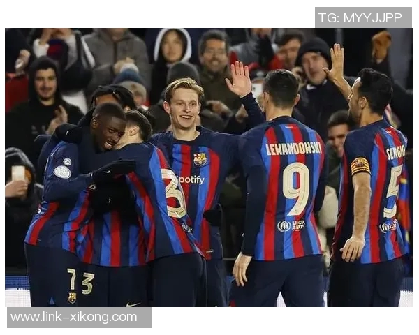 拉菲尼亚在社交媒体上向阿尔巴致敬感慨曾共战球场的荣耀时刻